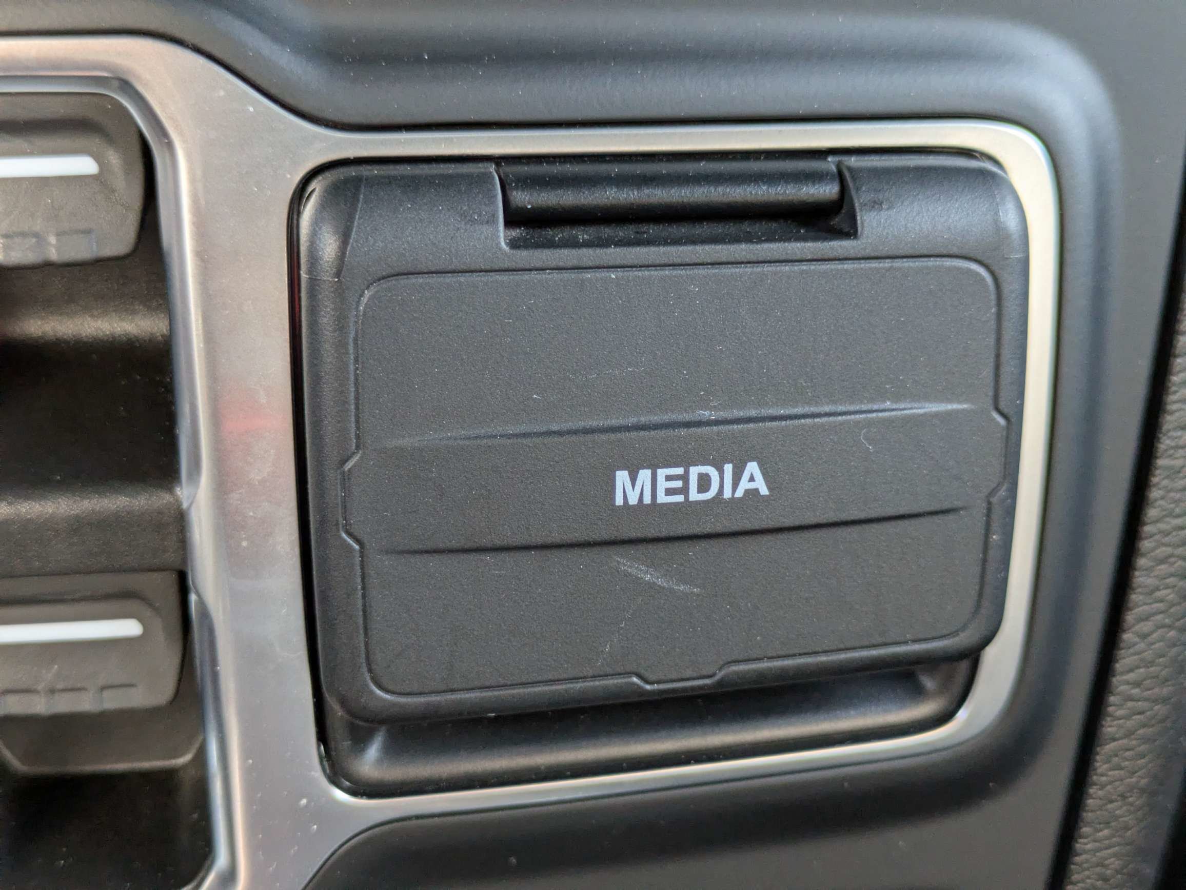 Used 2021 White Jeep Mojave image 19