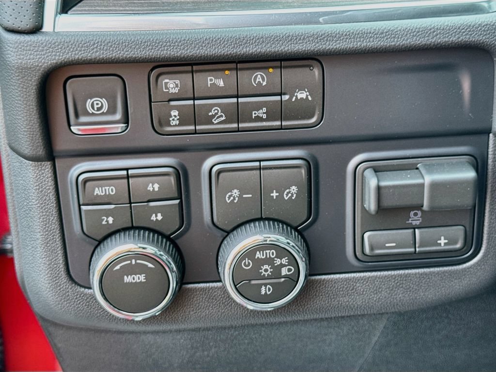 2026 Chevrolet Suburban Premier - Photo 10