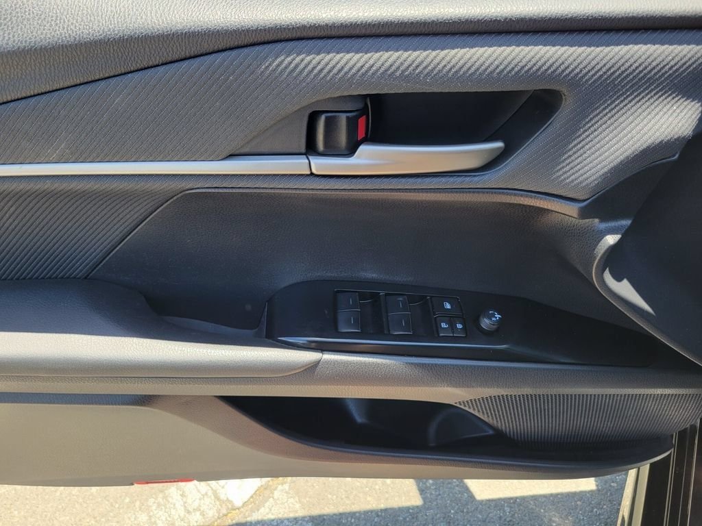 Used 2025 Midnight Black Metallic Toyota SE image 17