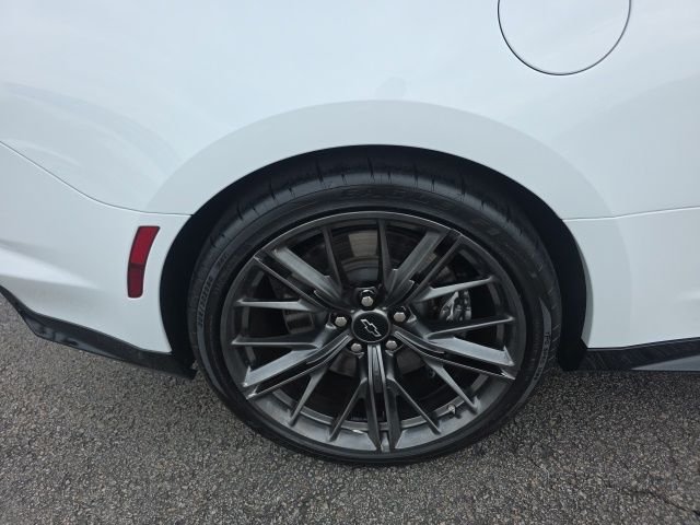 Used 2023 White Chevrolet ZL1 image 12