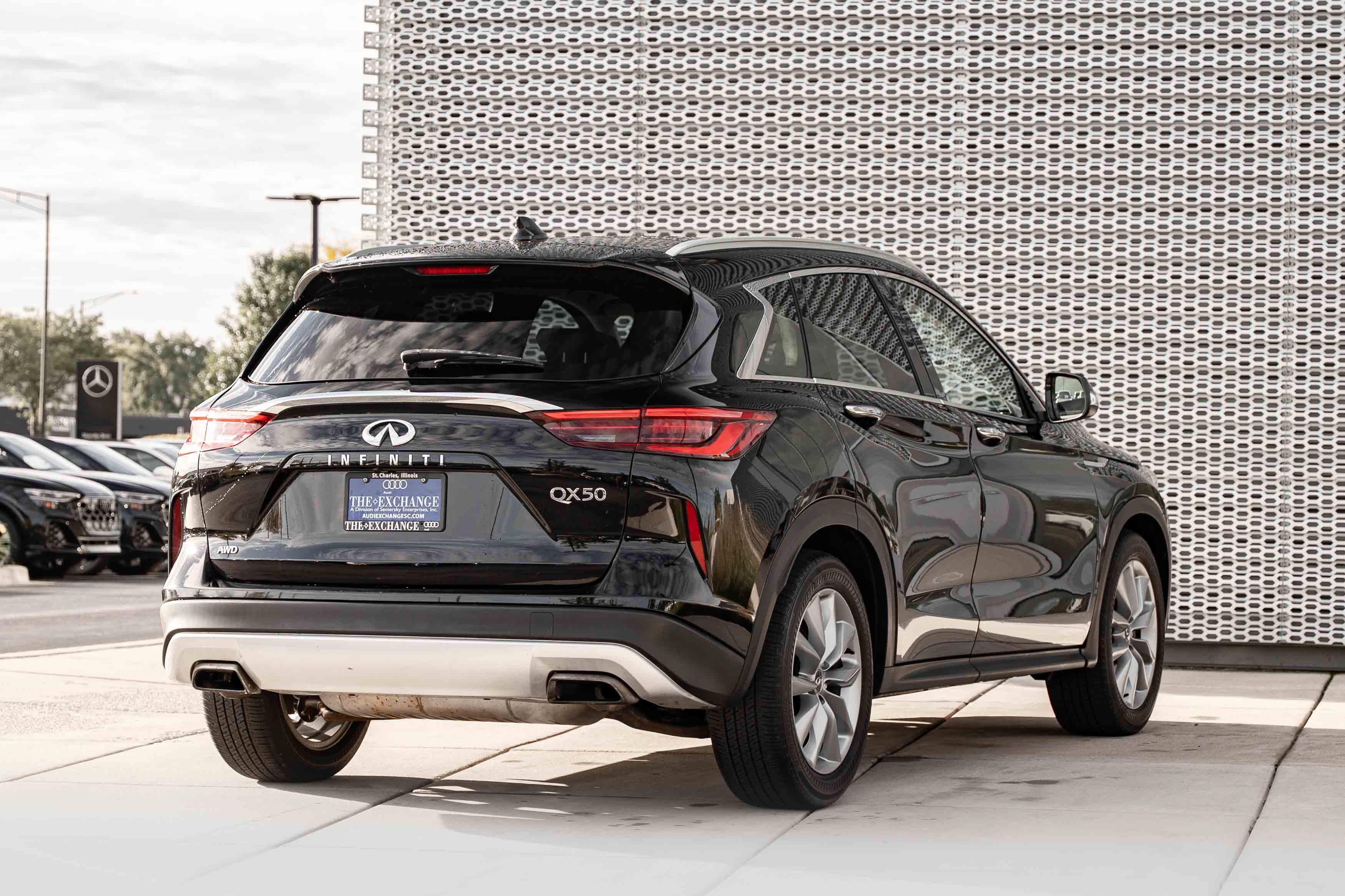 Used 2019 Black Obsidian INFINITI LUXE image 4