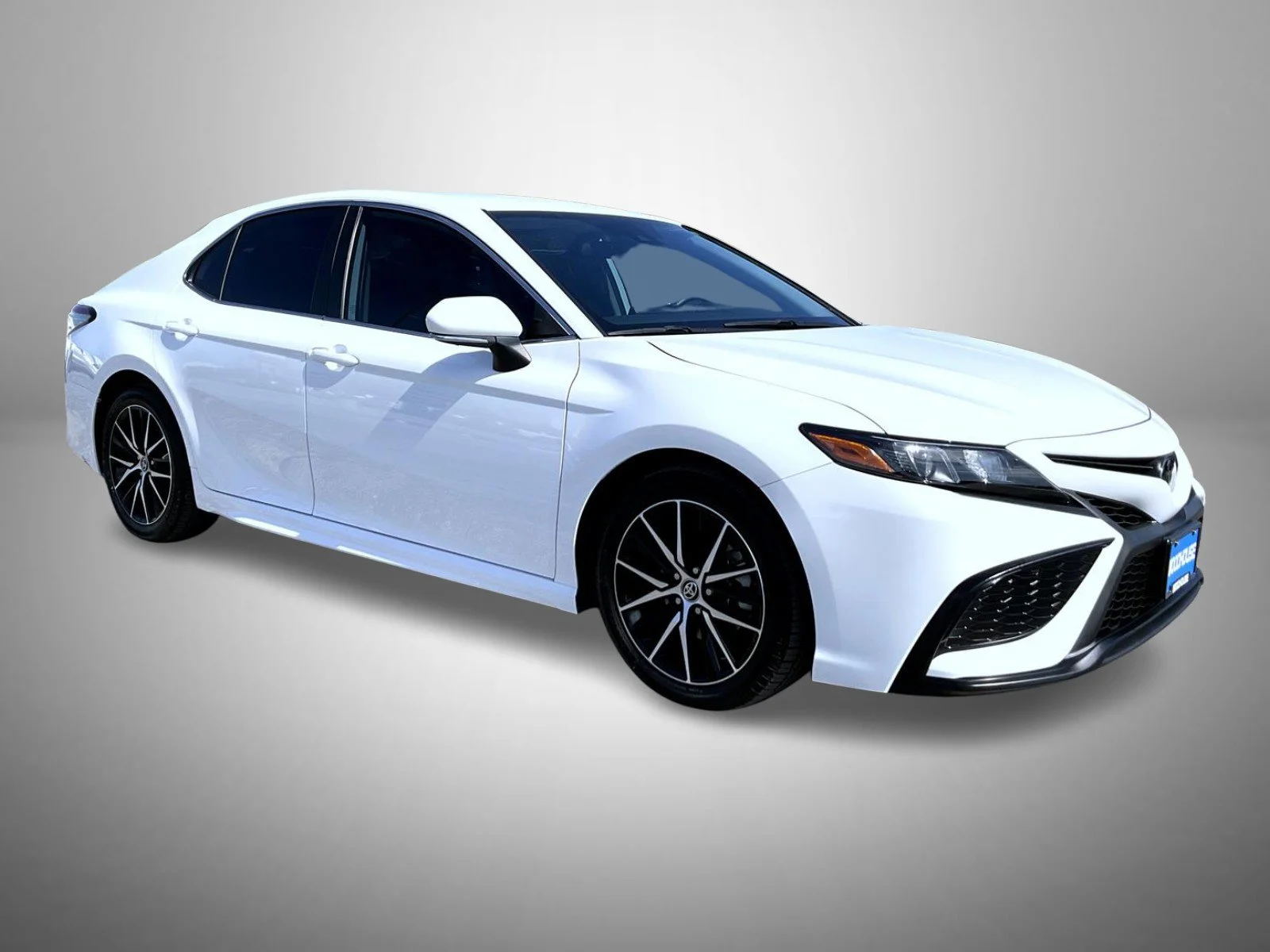 Used 2022 White Toyota SE image 3