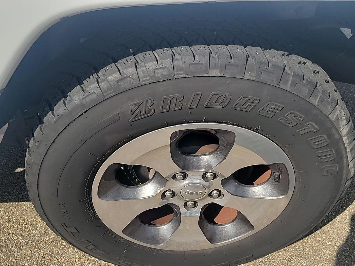 Used 2018 Bright White Clearcoat Jeep Sahara image 11