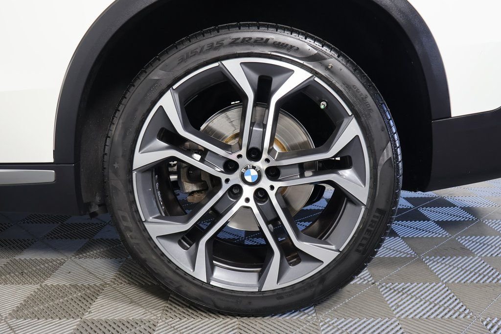 Used 2024 Alpine White BMW sDrive40i image 16