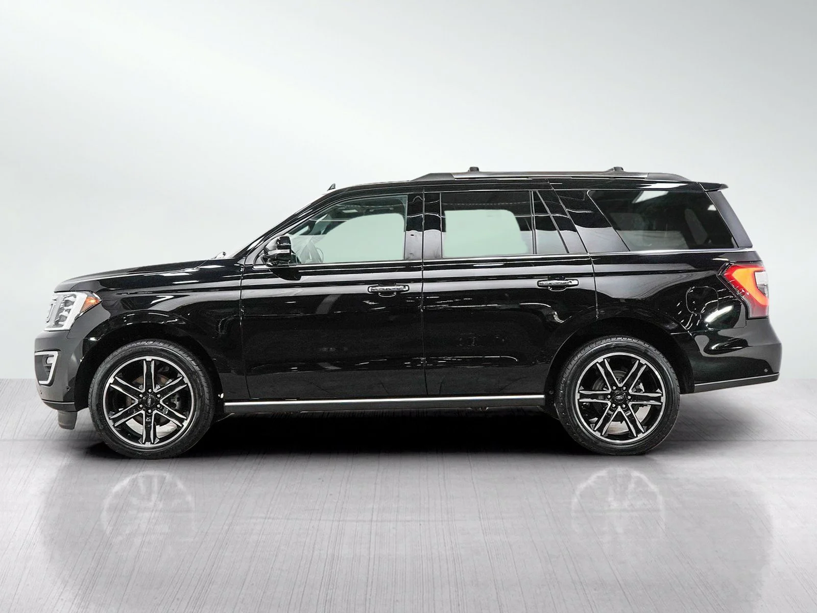 Used 2021 Ford Expedition Limited with VIN 1FMJU2ATXMEA03988 for sale in Wayzata, Minnesota