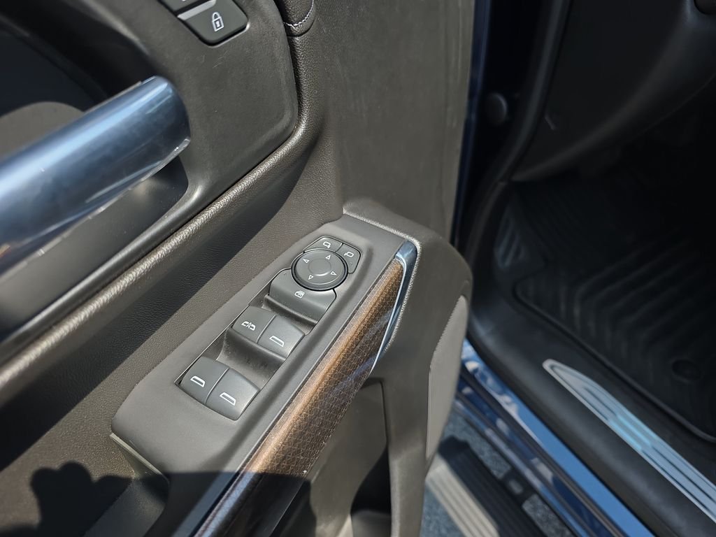 Used 2022 Northsky Blue Metallic Chevrolet RST image 17