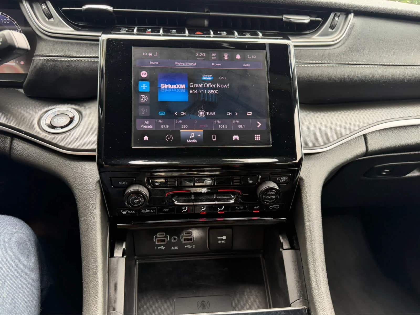 Used 2023 Diamond Black Crystal Pearlcoat Jeep Altitude image 17