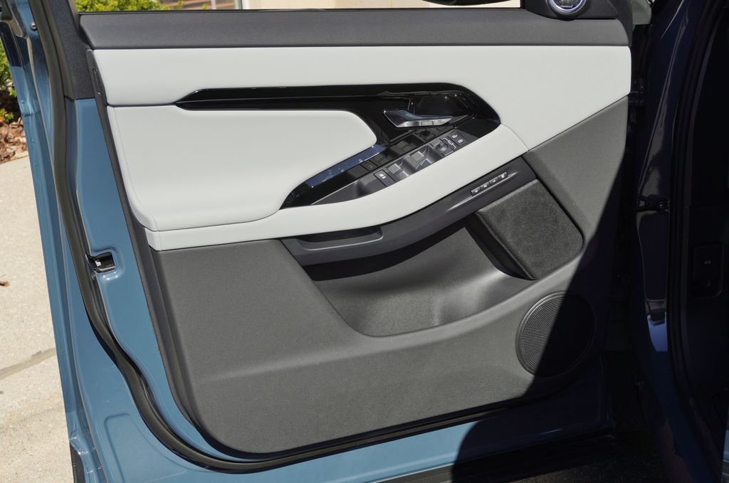 New 2026 Tribeca Blue Land Rover S image 11