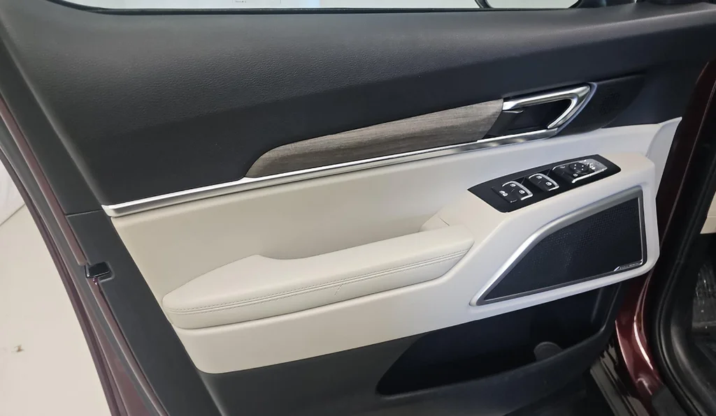 Used 2022 Purple Kia EX image 10