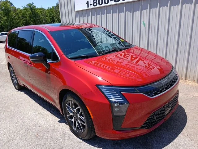 2027 Chrysler Pacifica Limited's photo