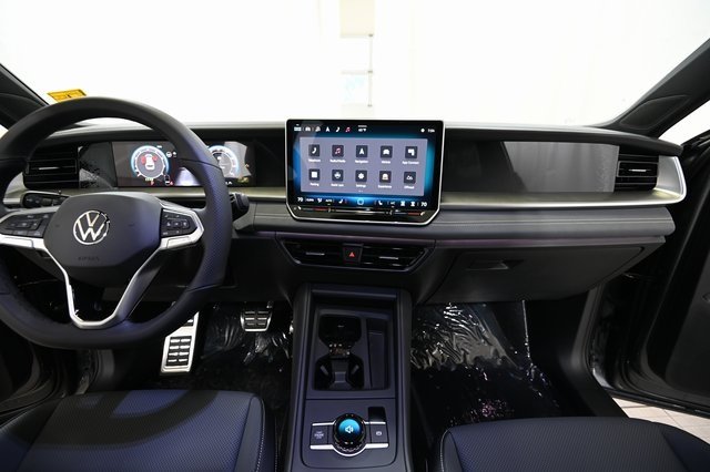 2025 Volkswagen Tiguan SE R-Line Black photo 2