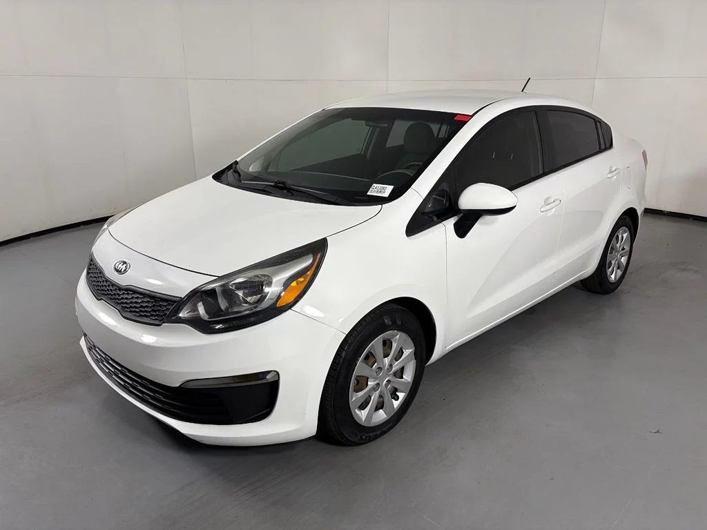 Used 2016 White Kia LX image 4