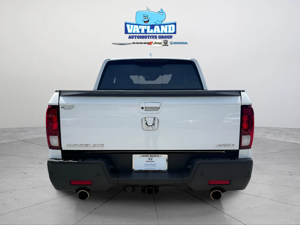 Certified Used 2022 Platinum White Pearl Honda RTL-E image 4