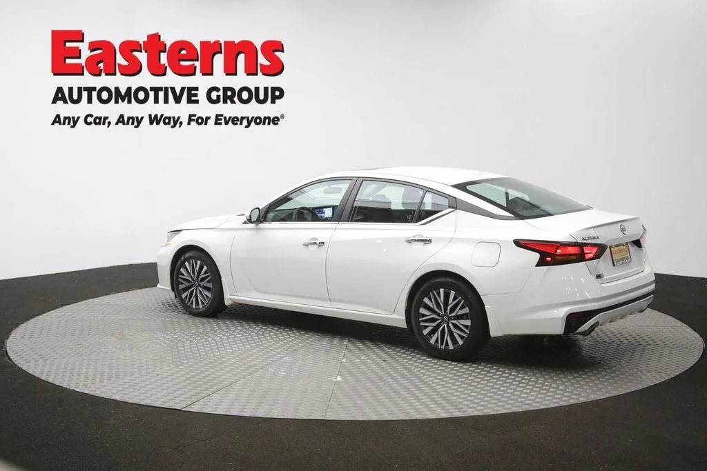 Used 2024 White Nissan 2.5 SV image 66