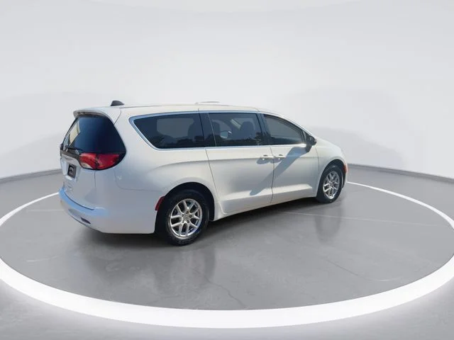 Used 2021 White Chrysler LX image 8