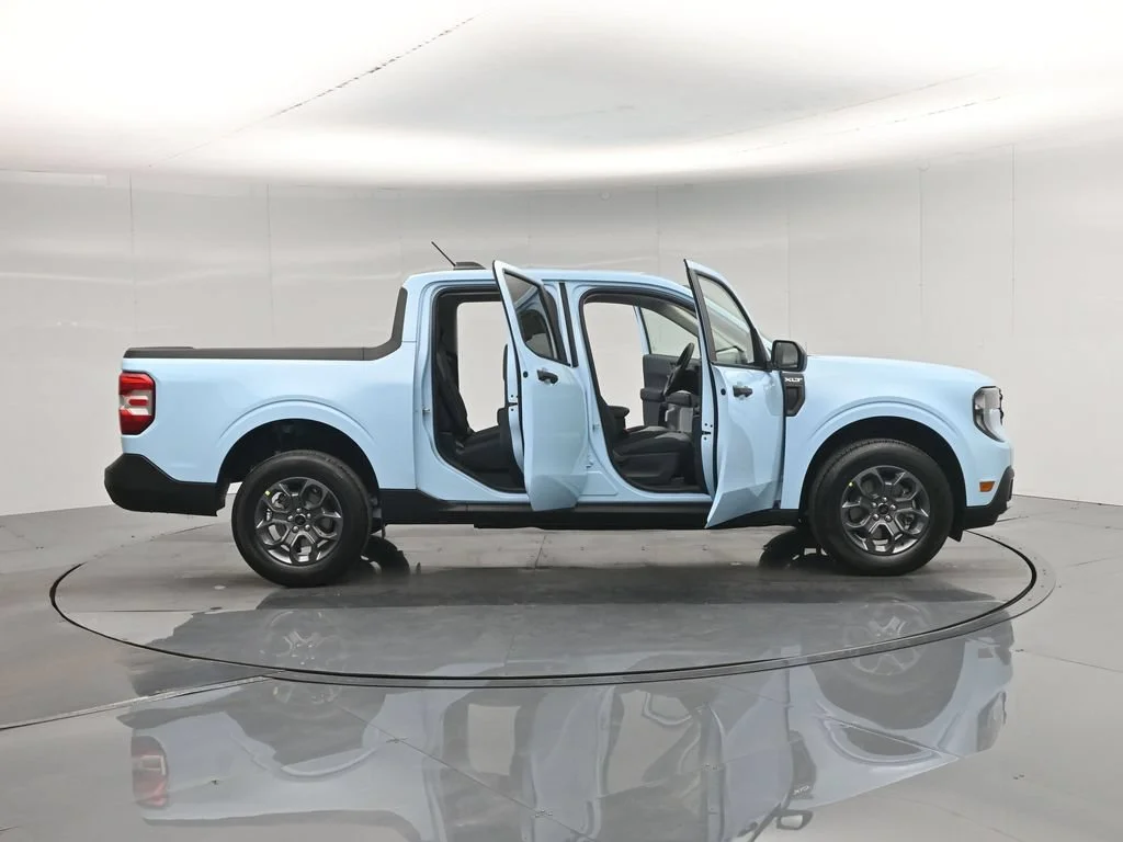 New 2026 Light Blue Ford XLT image 4