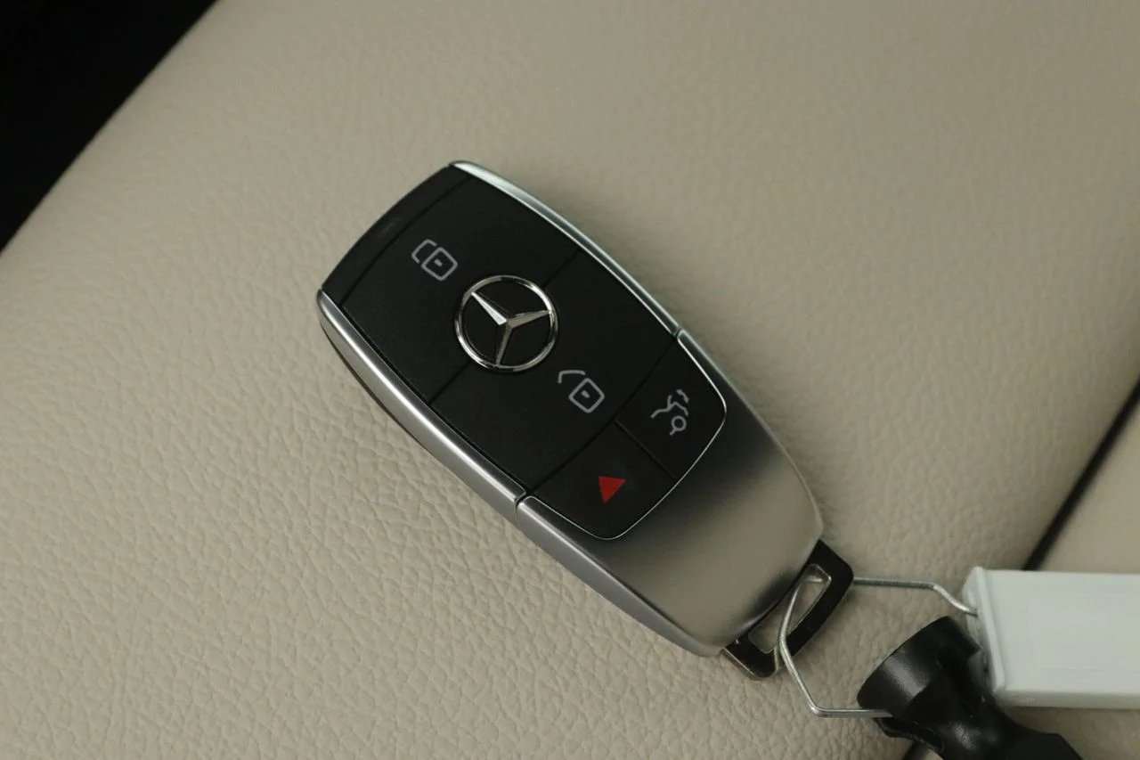 New 2026 MANUFAKTUR Patagonia Red Metallic Mercedes-Benz 250 image 9