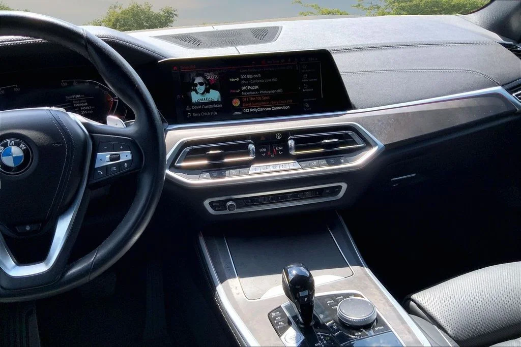 Used 2023 Gray BMW xDrive40i image 9