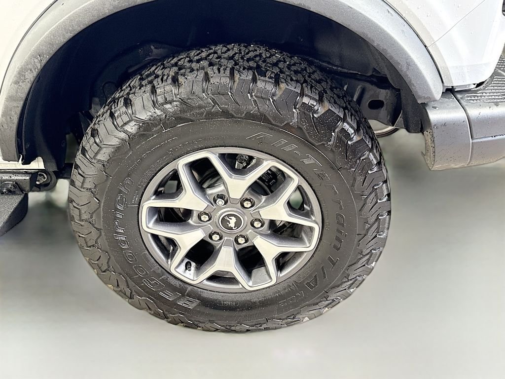 Used 2025 Oxford White Ford Badlands image 31