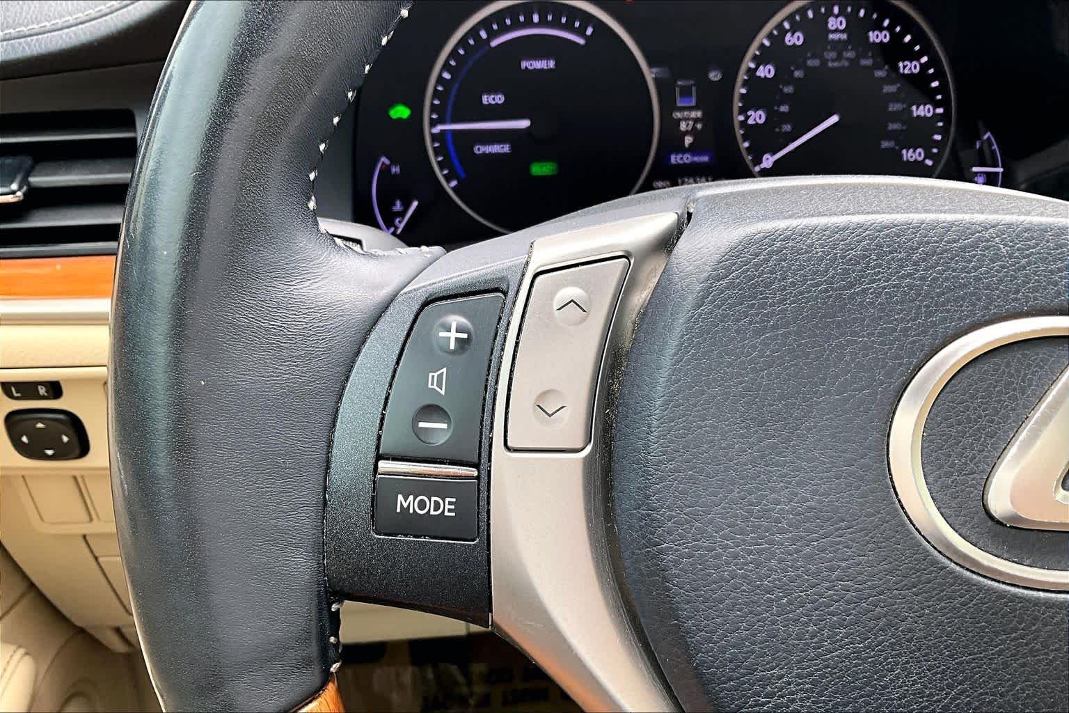 Used 2014 Nebula Gray Pearl Lexus Hybrid image 23