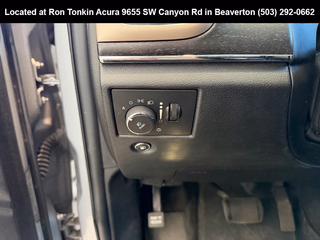 Used 2015 Billet Silver Metallic Clearcoat Jeep Limited image 16