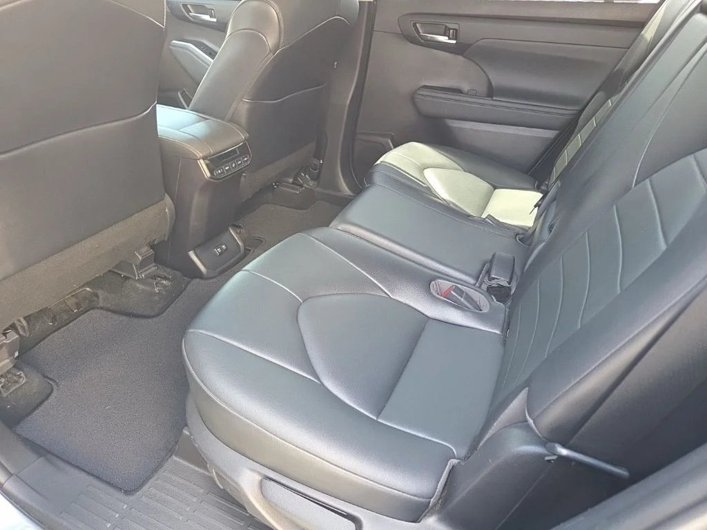 Used 2021  Toyota XLE image 7