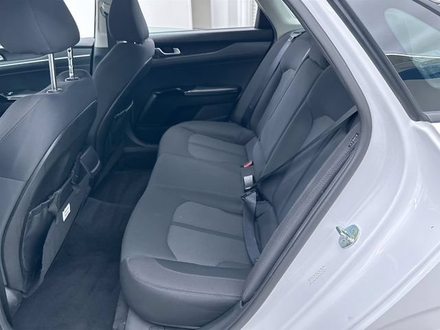 2023 Kia K5 LXS - Photo 11