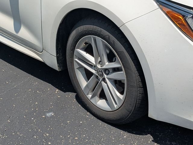 Used 2022 White Toyota SE image 4