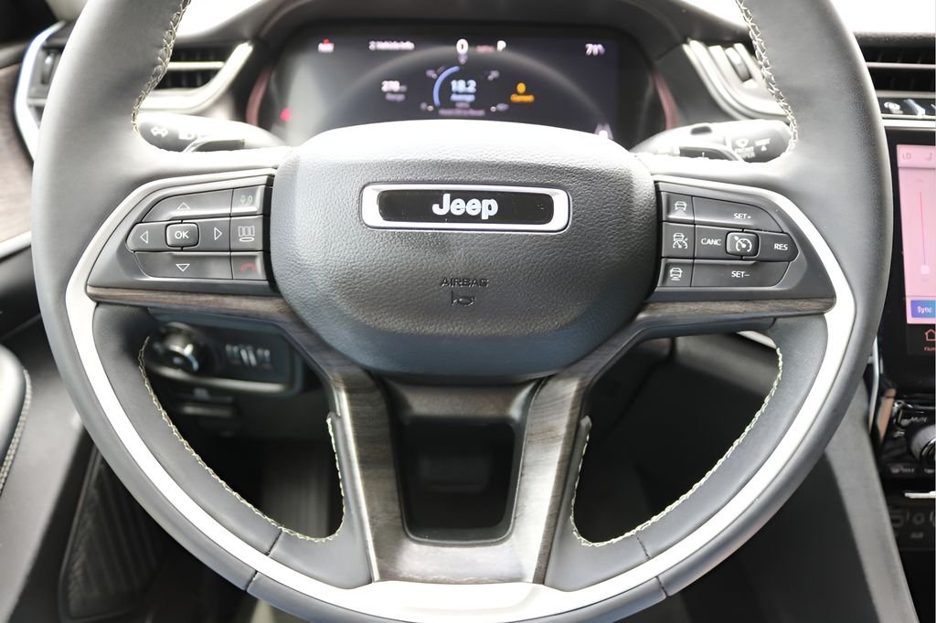 Used 2023 White Jeep Limited image 22