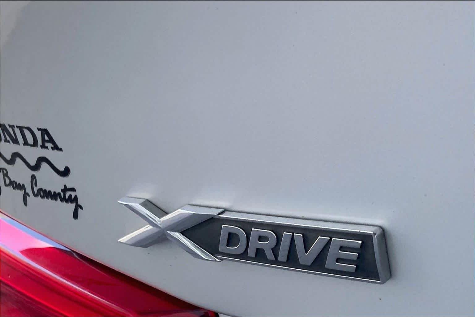 Used 2017 GLACIER SILVER METALLIC BMW 330i xDrive image 10