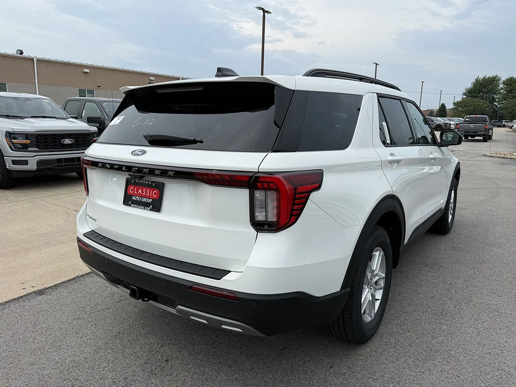 New 2027 Star White Metallic Tri-Coat Ford Active image 3