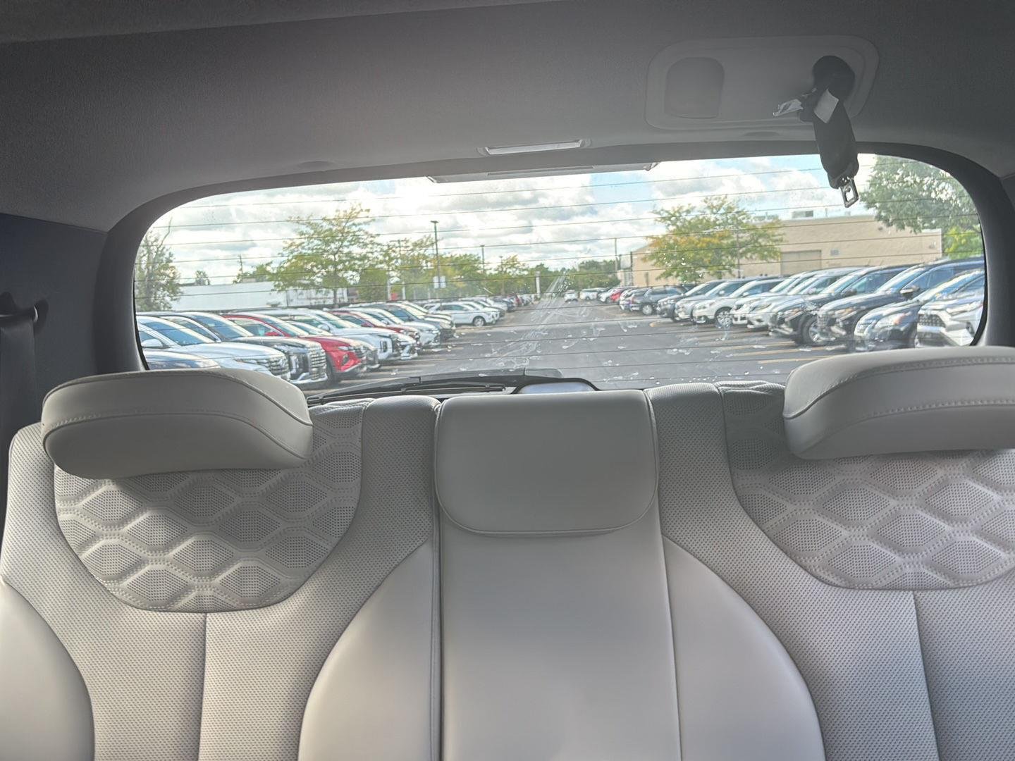 Used 2022 Abyss Black Pearl Hyundai Limited image 18