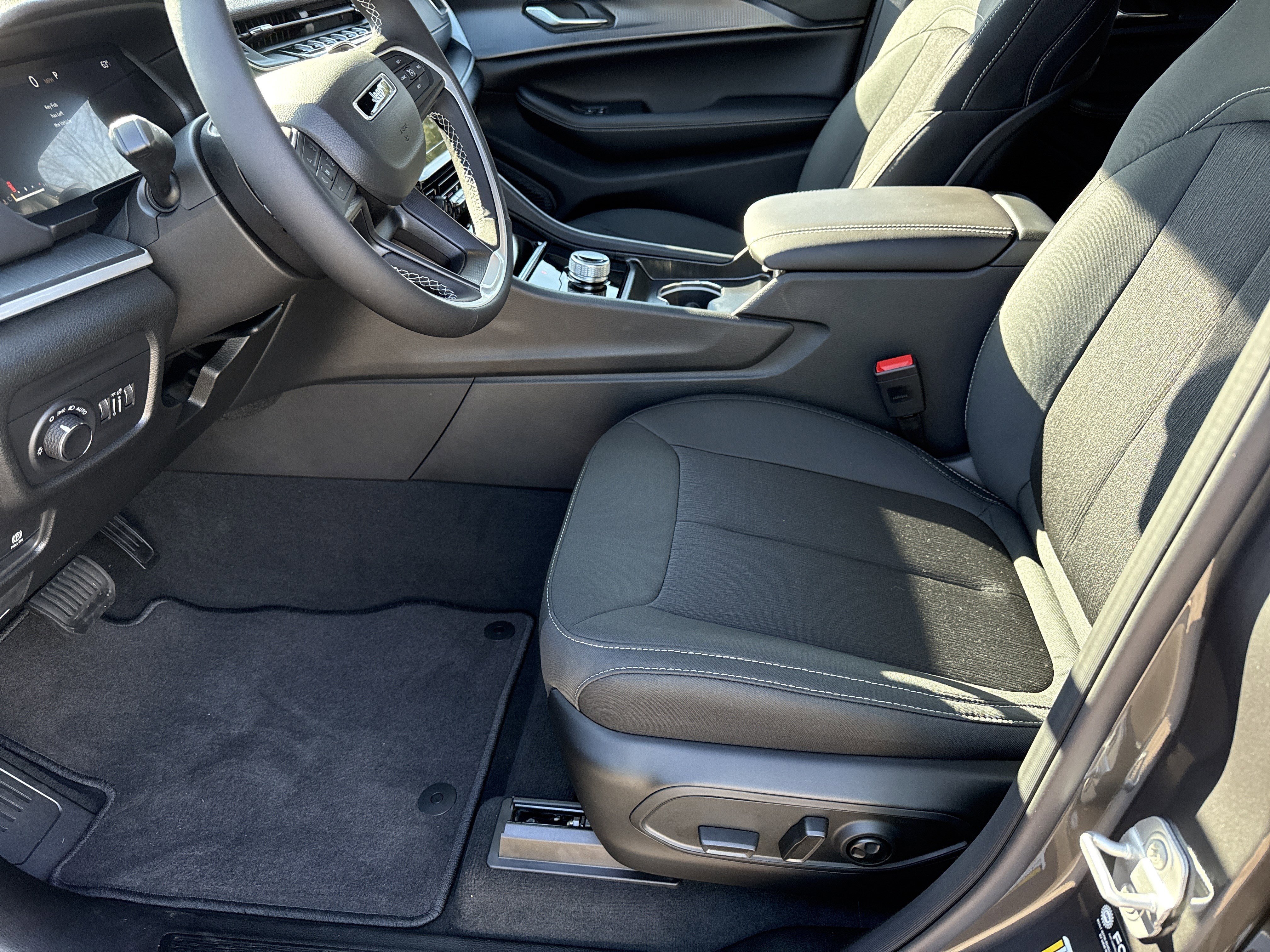 New 2025 Baltic Gray Metallic Clearcoat Jeep Laredo image 9