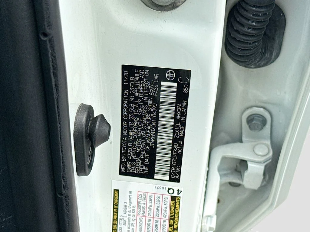 Used 2021 White Toyota XLE image 30