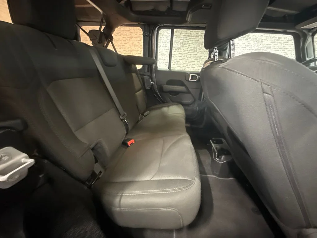 Used 2020 Granite Crystal Metallic Clearcoat Jeep Unlimited Sahara image 12