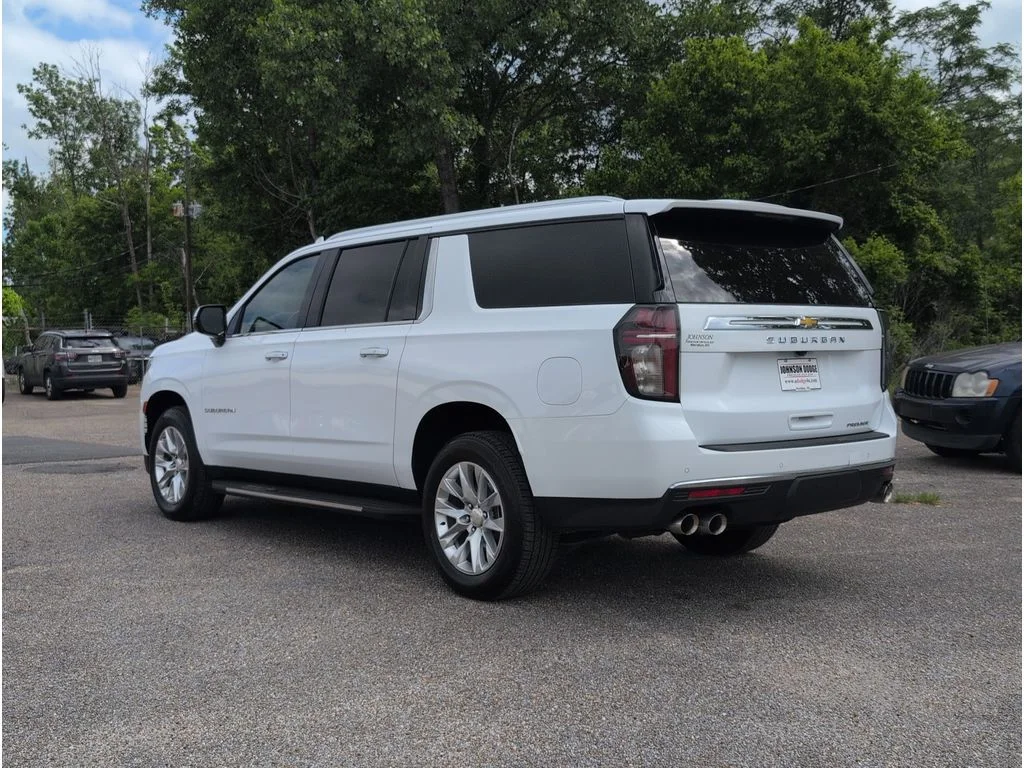 Used 2023 WHITE Chevrolet 2WD 4dr Premier image 3