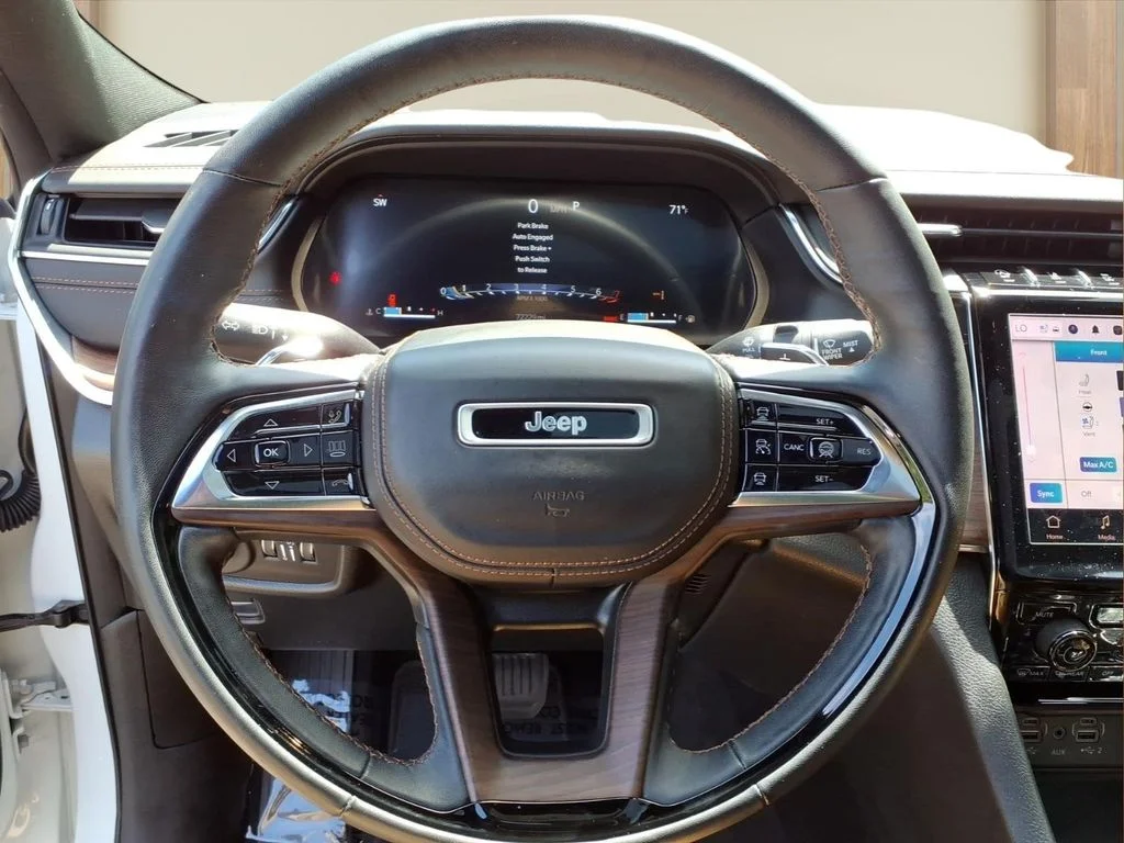 Used 2023 White Jeep Summit image 12
