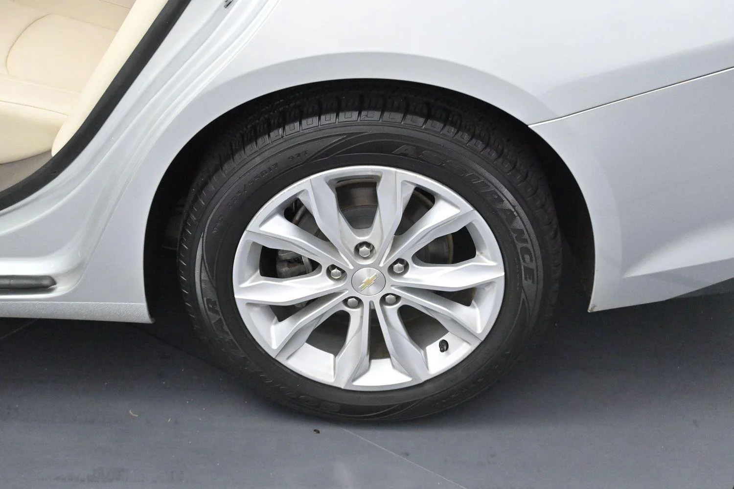 Used 2020 Silver Ice Metallic Chevrolet LT image 29