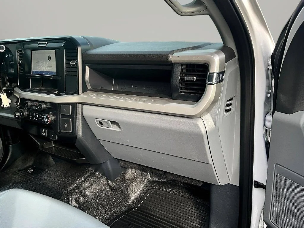 Used 2025 Oxford White Ford XL image 25