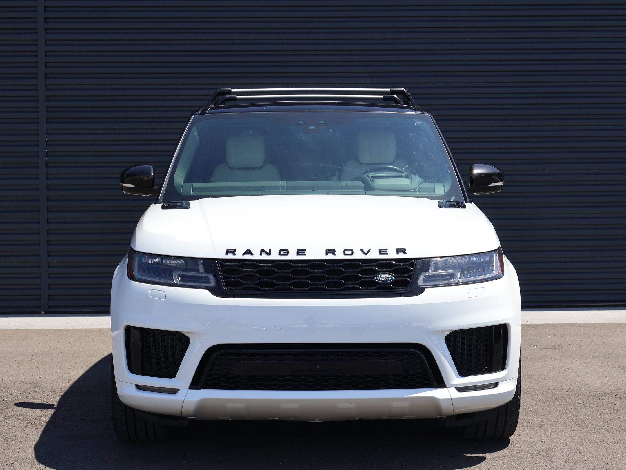 Used 2020 Fuji White Land Rover HSE Dynamic image 2