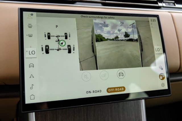 New 2027 Gold Land Rover SE image 31