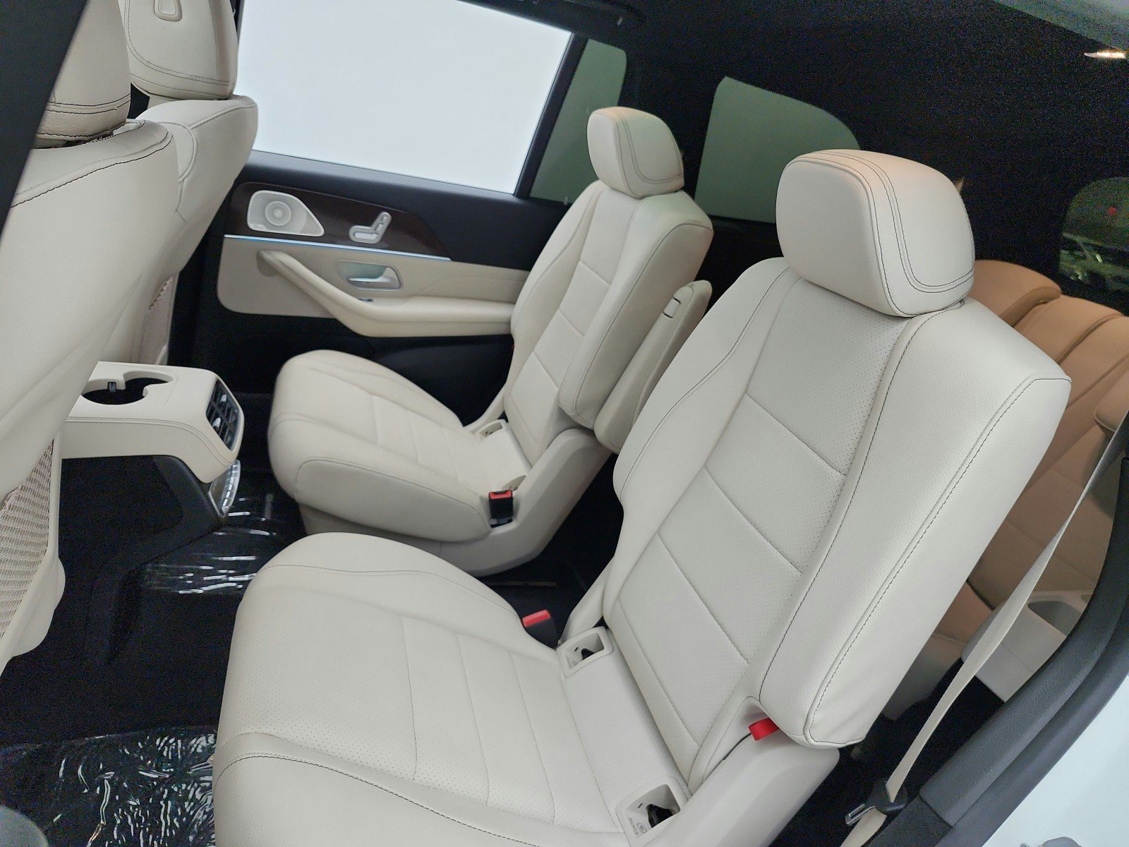 Used 2023 MANUFAKTUR Diamond White Metallic Mercedes-Benz GLS 450 4MATIC® SUV image 16