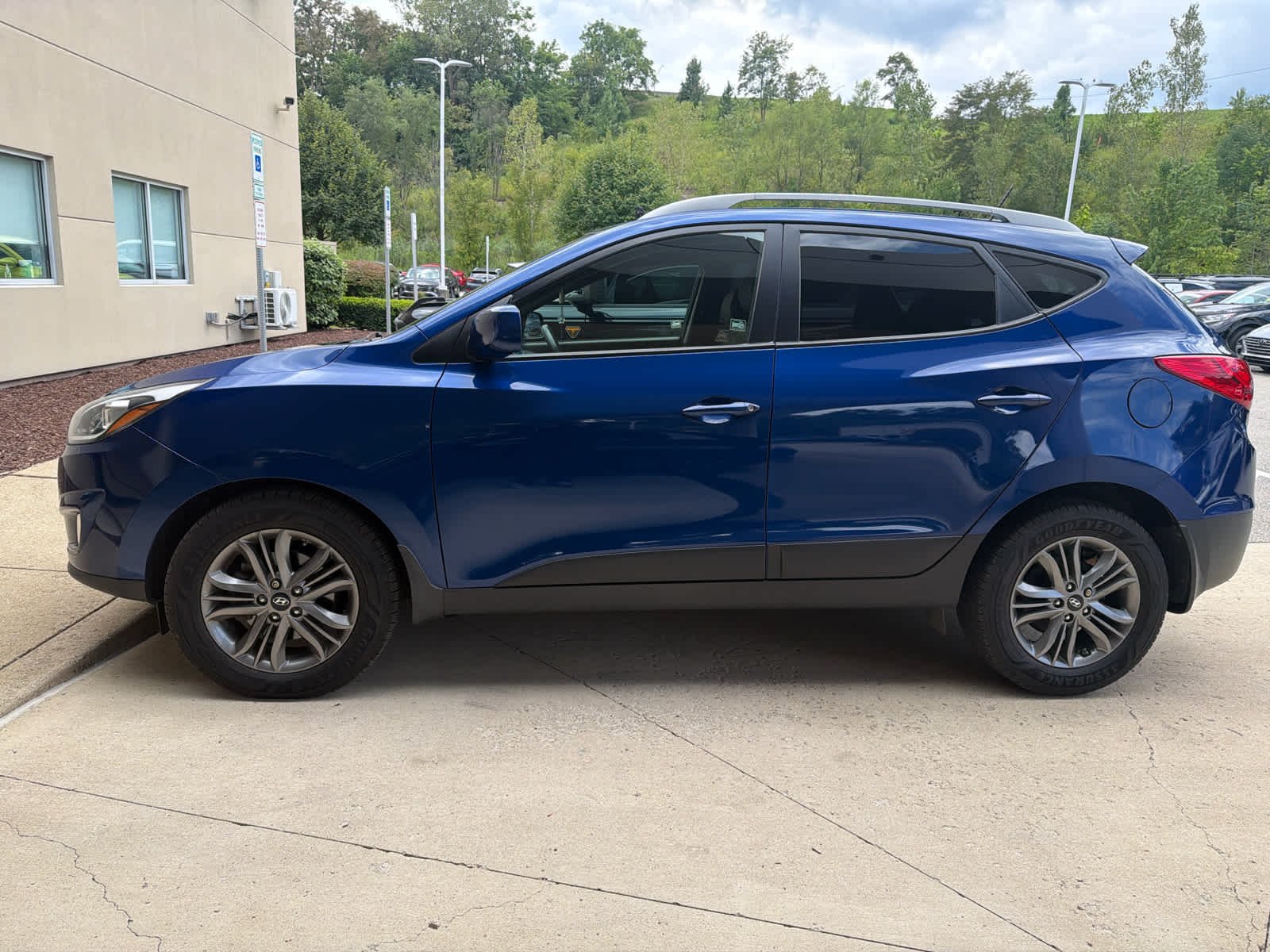 Used 2015 Laguna Blue Mica Hyundai SE image 4