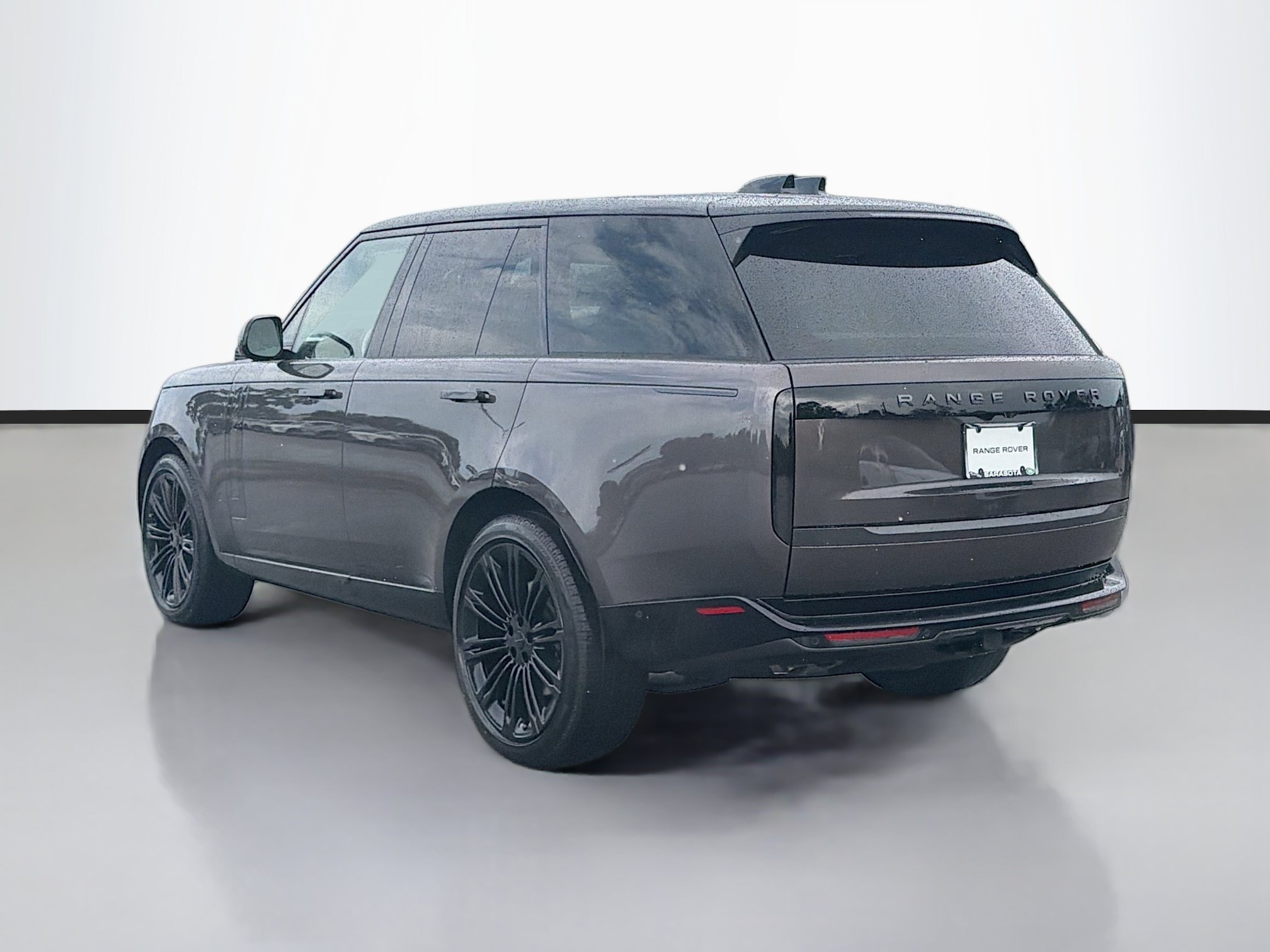 New 2026 Charente Grey Land Rover SE image 3
