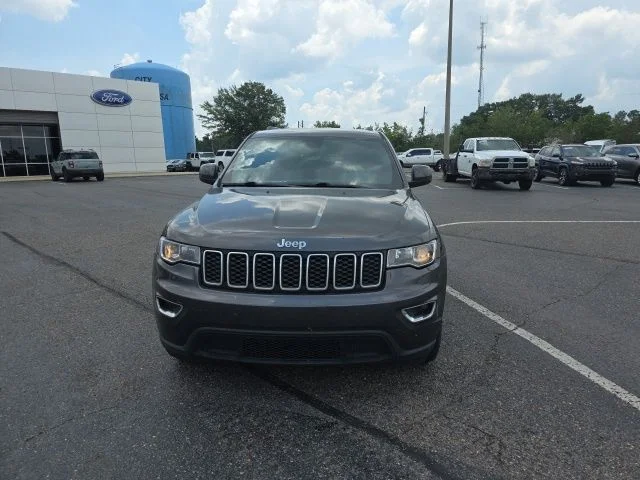 Used 2017 Crystal Metallic Jeep Laredo image 8