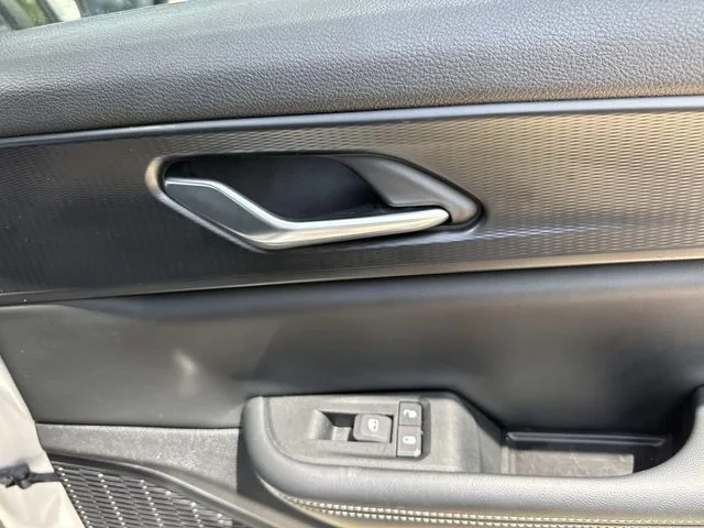 Used 2024 Silver Jeep Laredo image 21