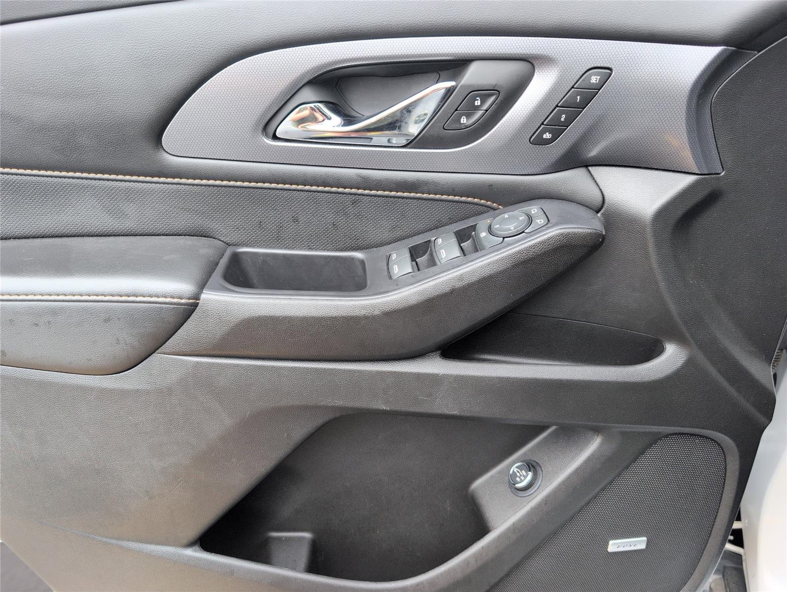 Used 2021 Iridescent Pearl Tricoat Chevrolet Premier image 16