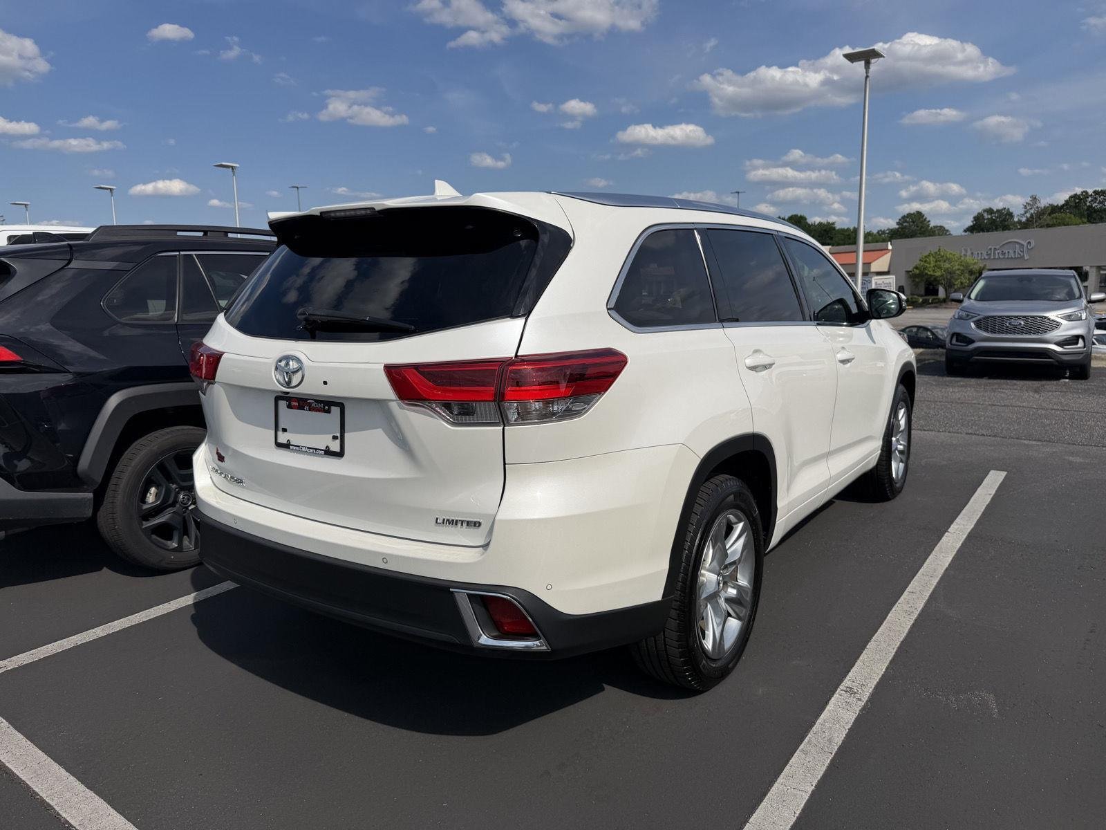 Used 2017 Blizzard Pearl Toyota Limited image 6