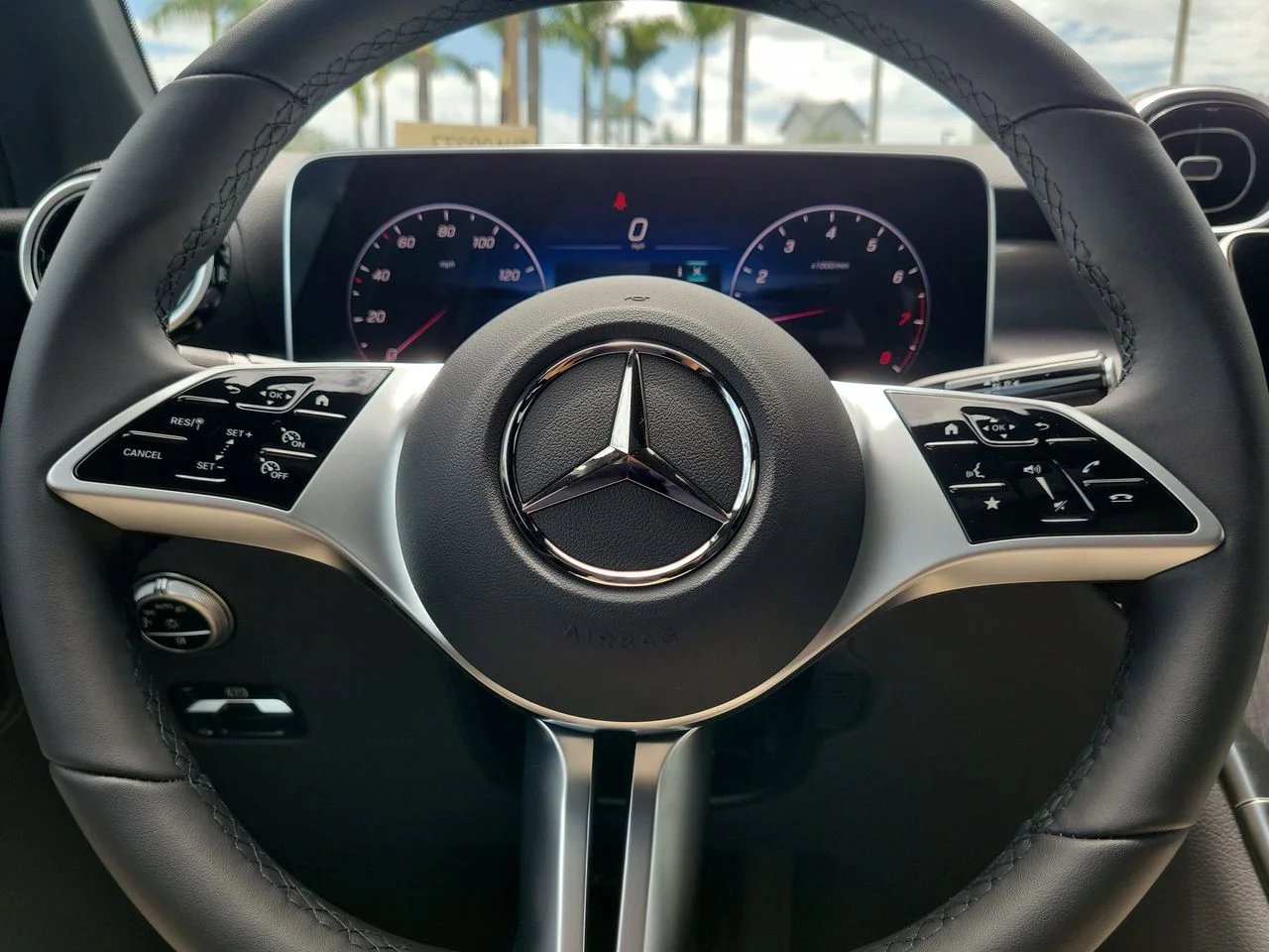 New 2026 Polar White Mercedes-Benz GLC 300 image 28