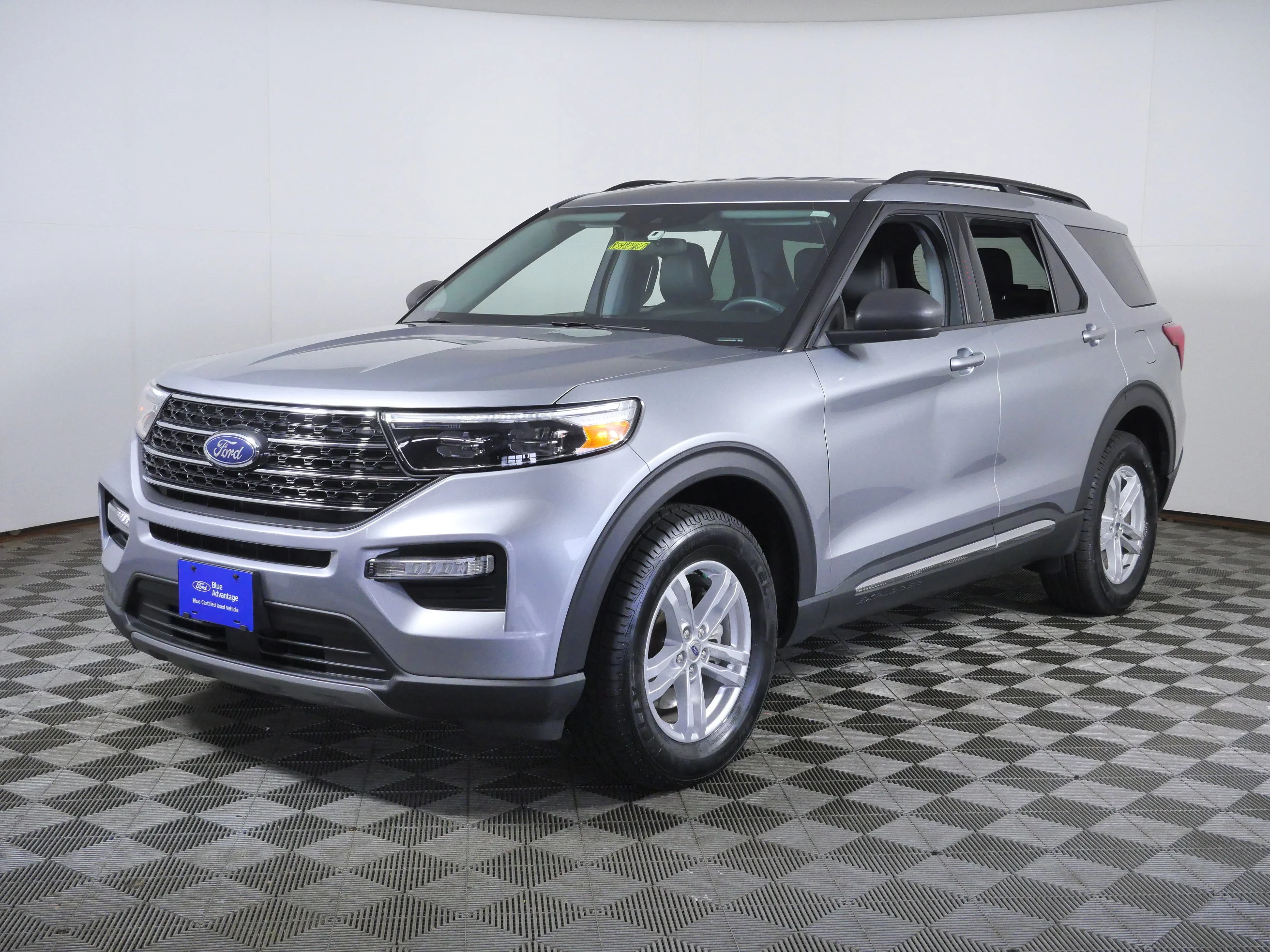 Used 2024 Iconic Silver Metallic Ford XLT image 5
